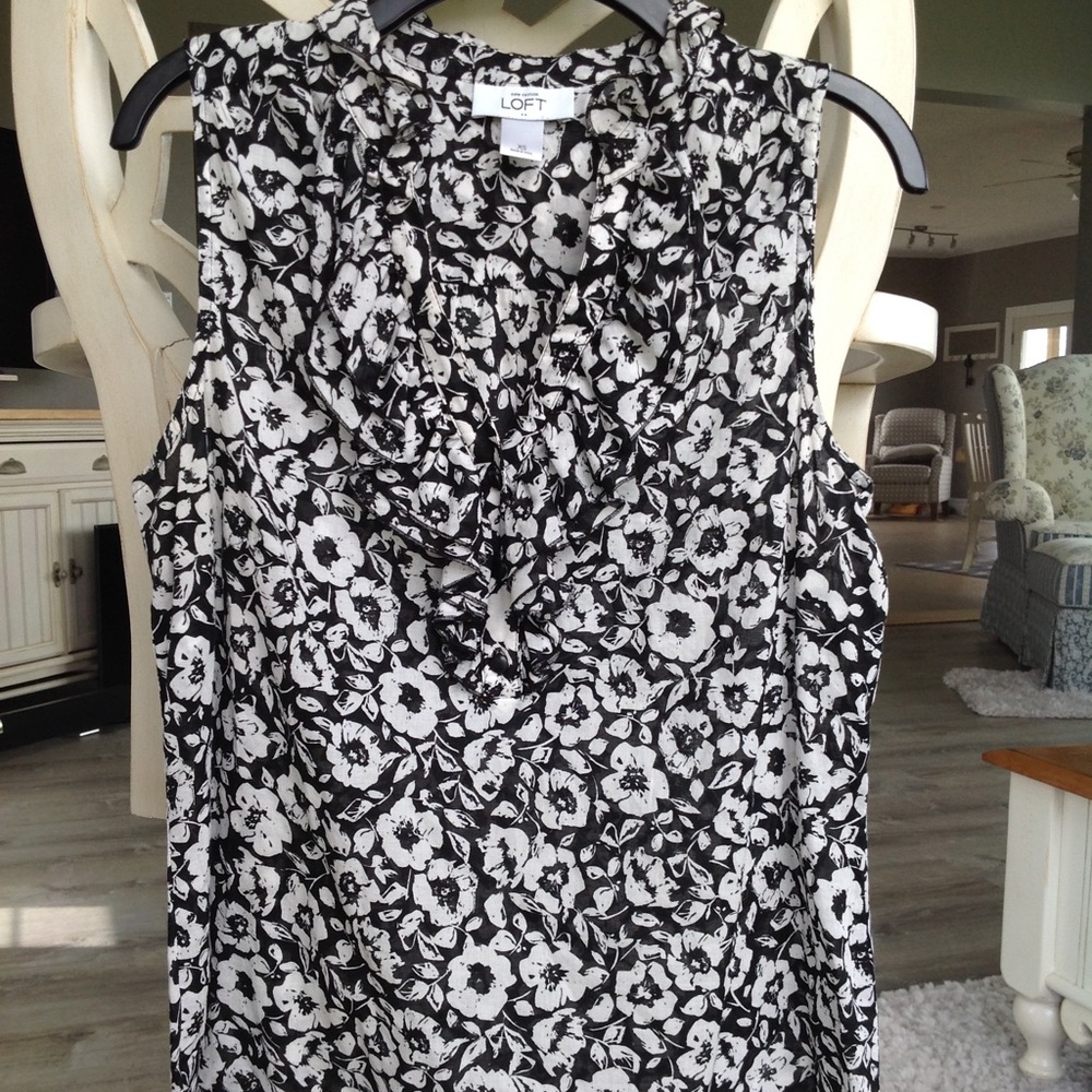 Loft sleeveless blouse